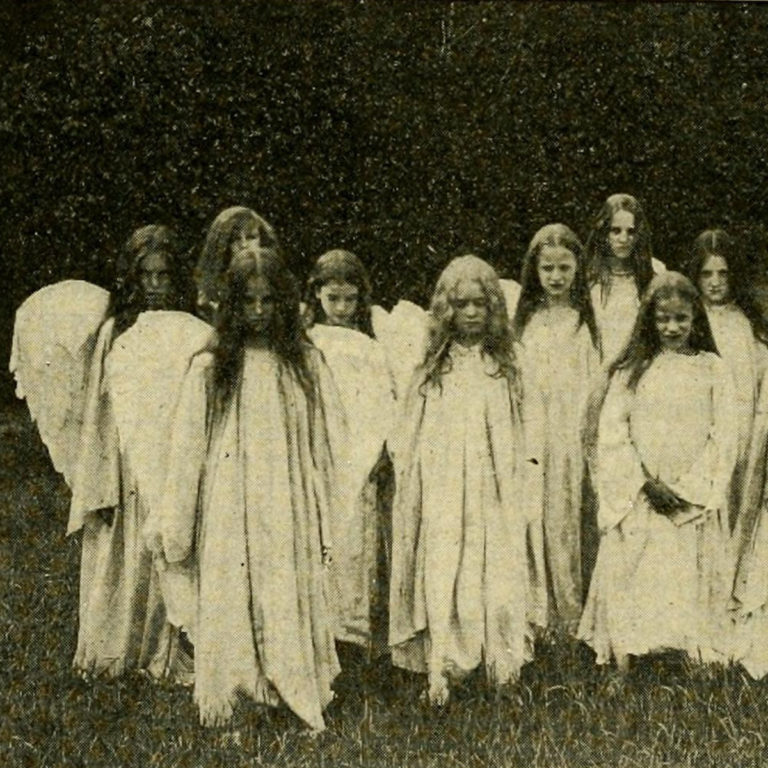 Slenko & McKeys album art, old photo of girls dressed as angels