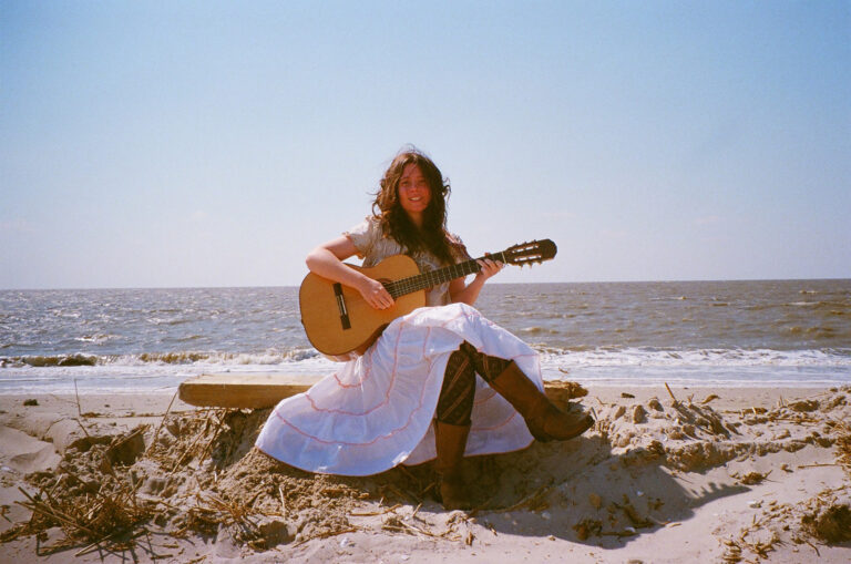 a picture of the songwriter Lindsay Reamer